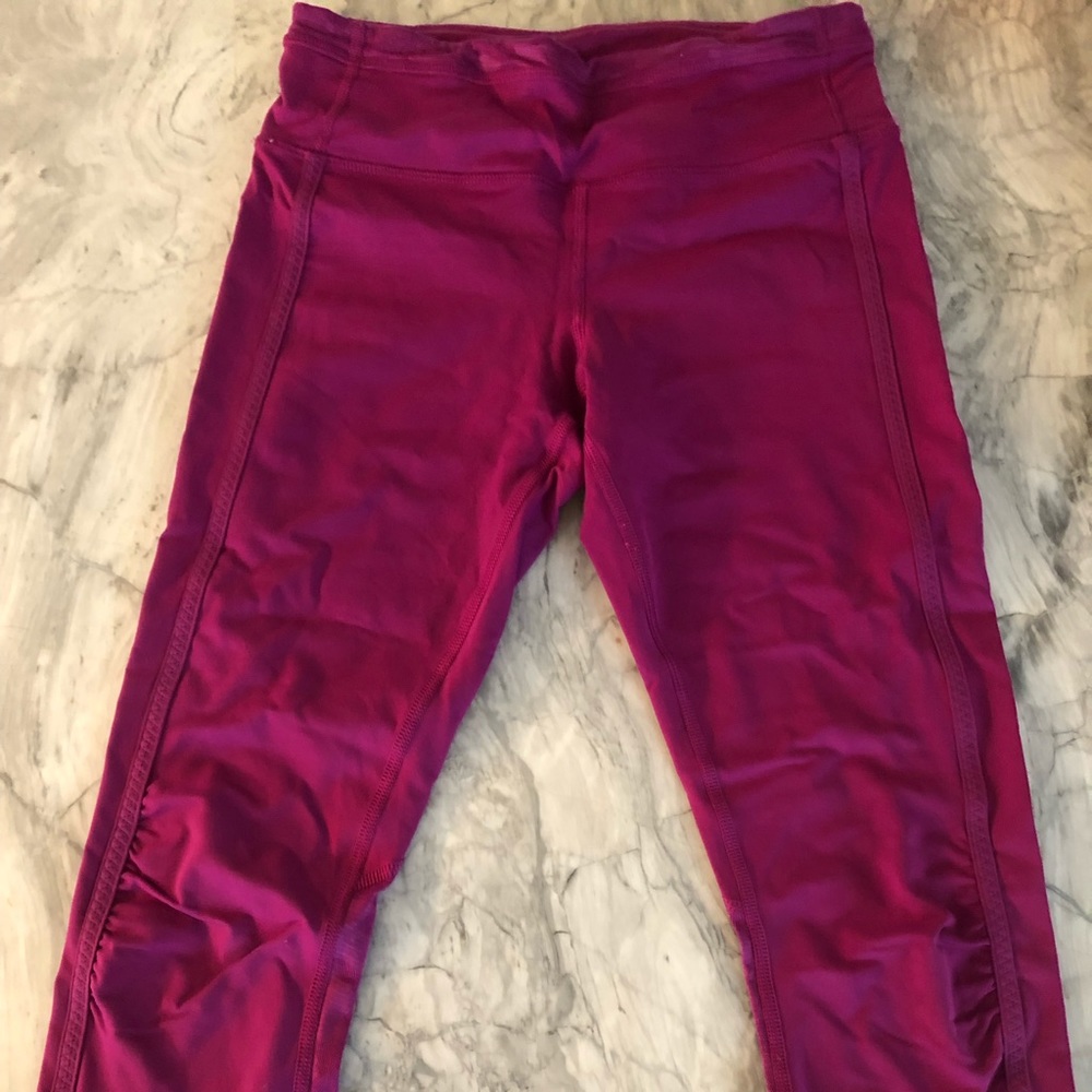 Sold!!!Lululemon cropped magenta pants size 4